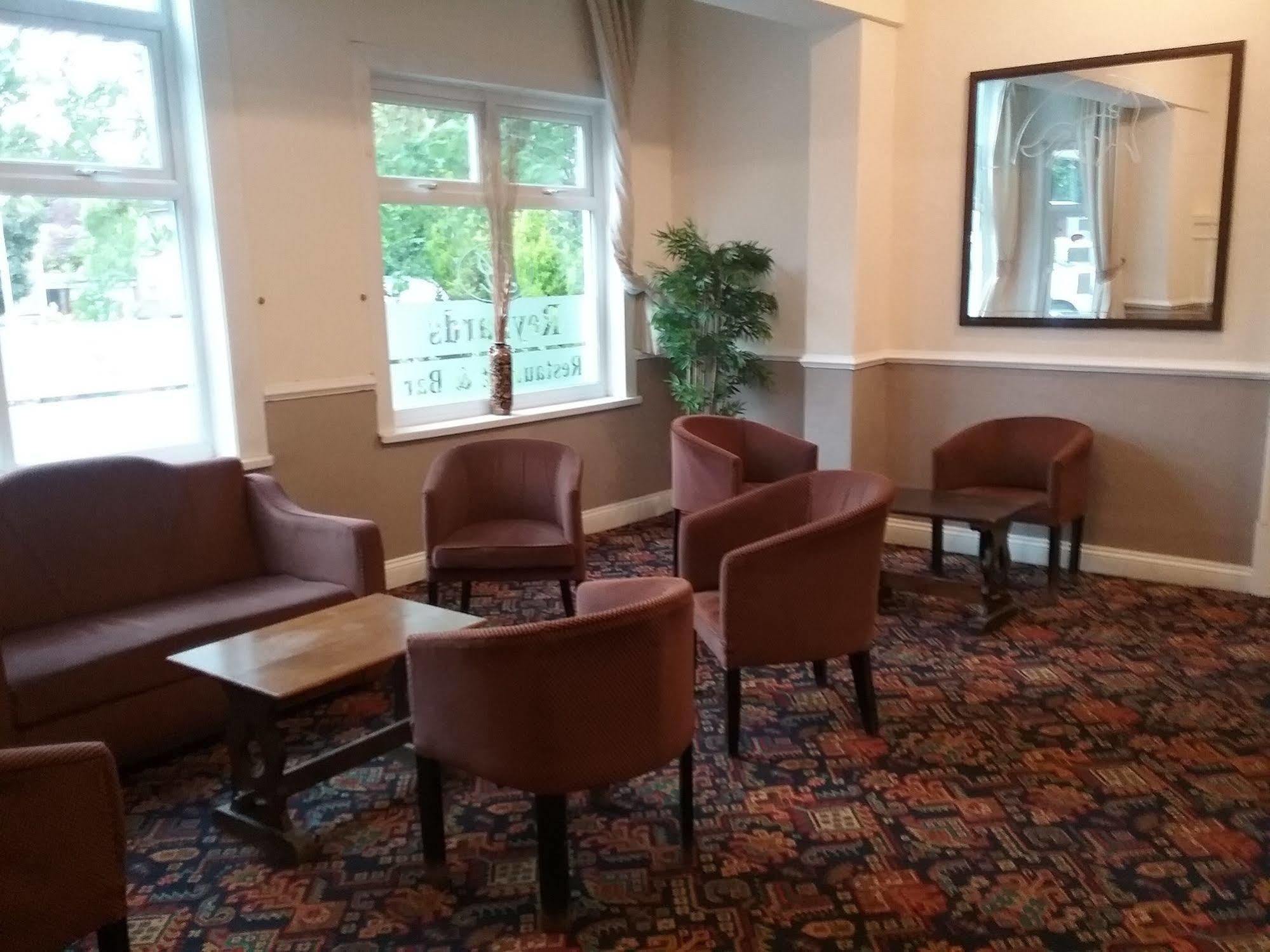 Star Hotel, South